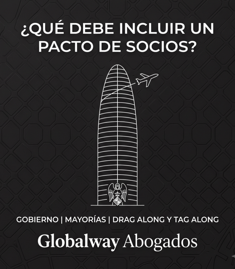 ¿Que debe incluir un pacto de socios? Dos socios estrechándose la mano en la oficina de su abogado, después de haber cerrado un pacto, win-win